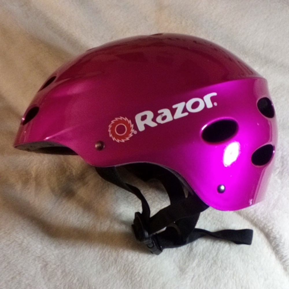 RAZOR GIRLS LIKE NEW PINK HELMIT